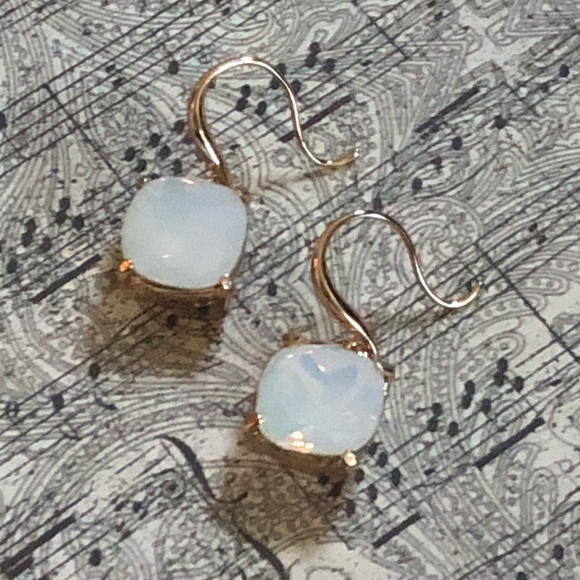 💋✨14K Gold plated white earrings✨👠 - Picture 4 of 4